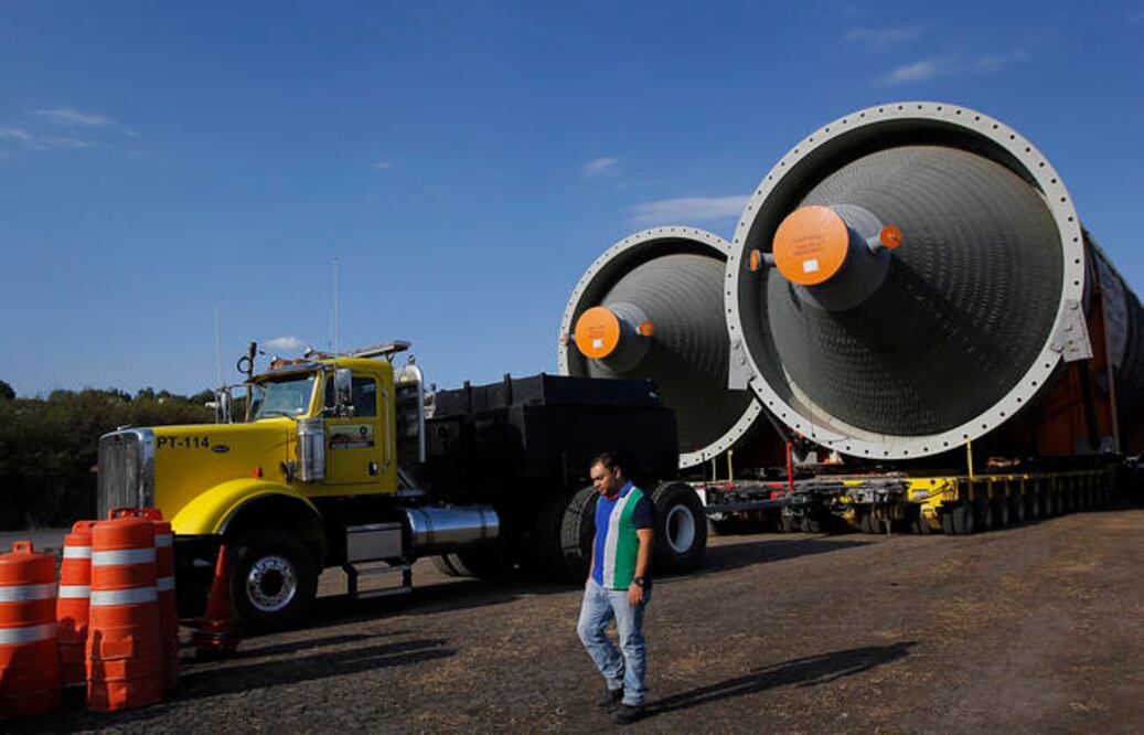 Las estructuras quedarán detenidas en lo que se dan autorizaciones por parte de los municipios de Tequisquiapan, El Marqués, Colón y San Juan del Río (ARCHIVO EL UNIVERSAL)