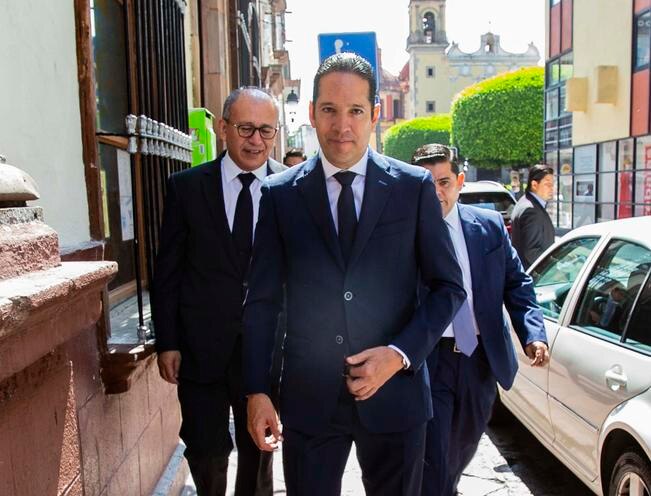 Francisco Domínguez niega vínculo con Servicios Financieros