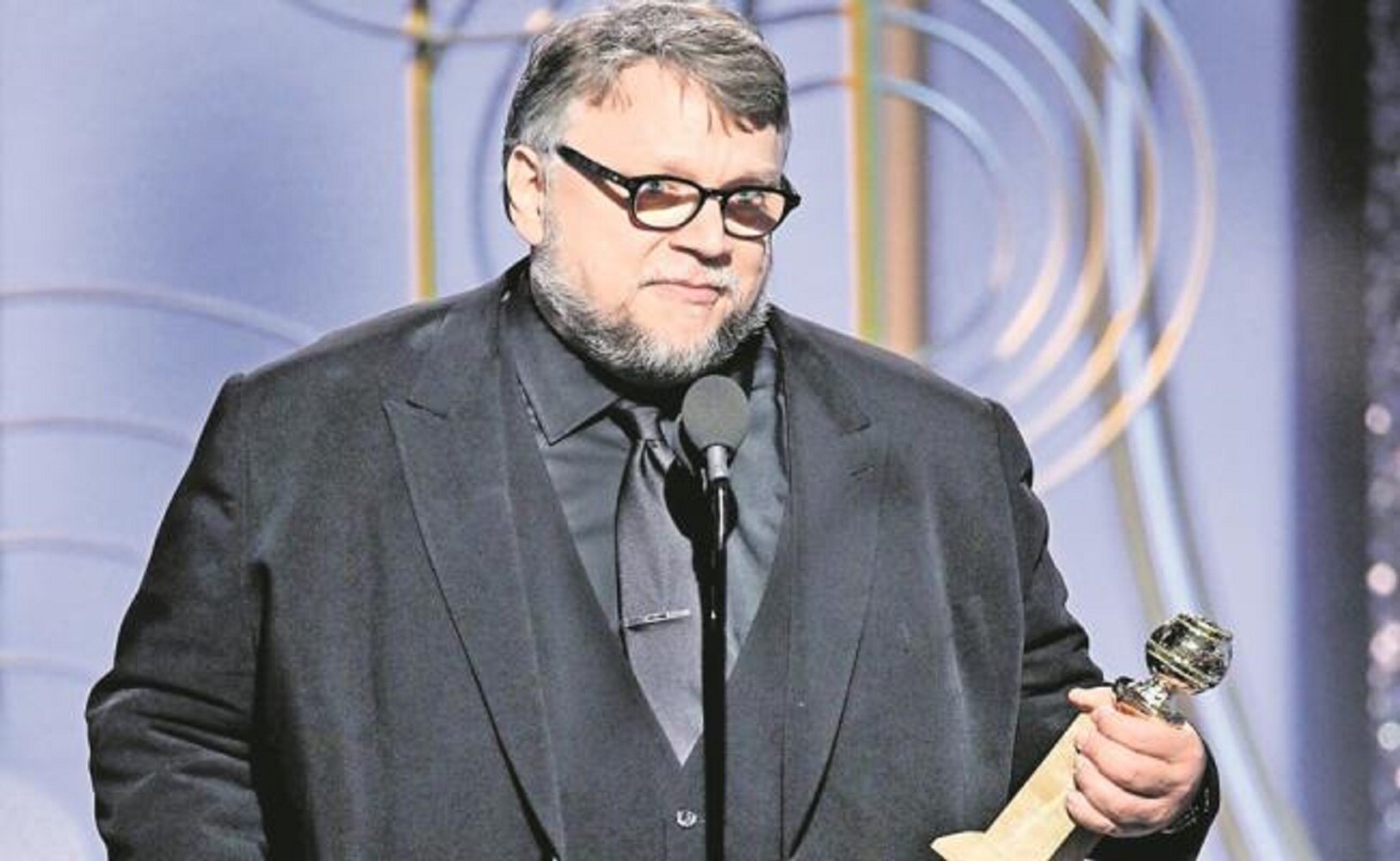 Guillermo Del Toro se eleva en Globo