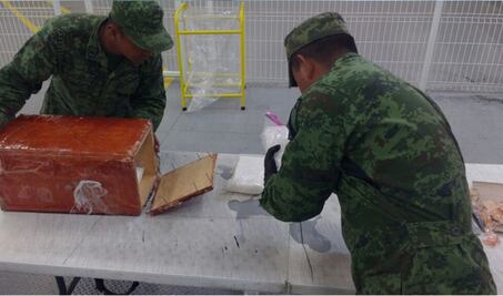 Aseguran militares 12 kg. de cristal en el AIQ