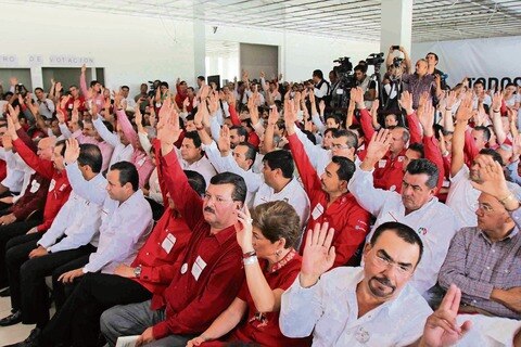 Militantes priístas emigran al PAN