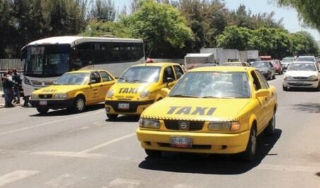 Taxistas amagan con cerrar principales vialidades
