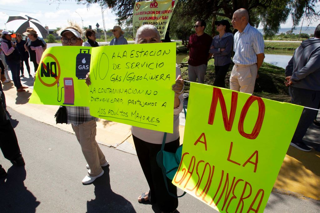 Vecinos de Puerta Real protestan en contra de gasolinera