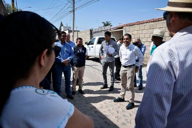 Edil de Corregidora colocará alumbrado en Colinas del Bosque