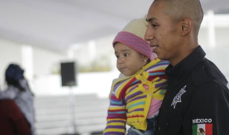 Se gradúan 43 nuevos policías