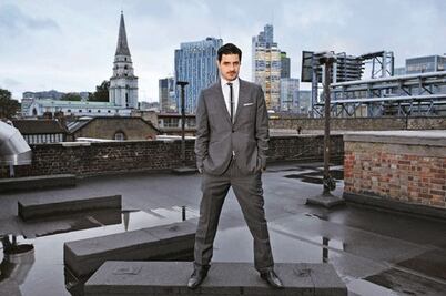 Se aparecen por arte de magia en la televisión