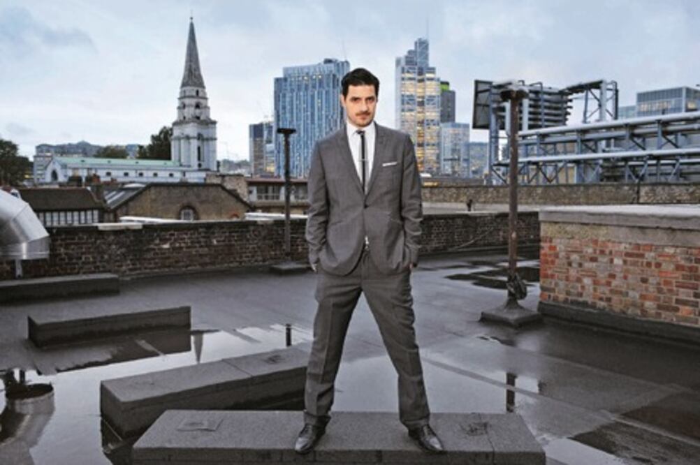 Se aparecen por arte de magia en la televisión