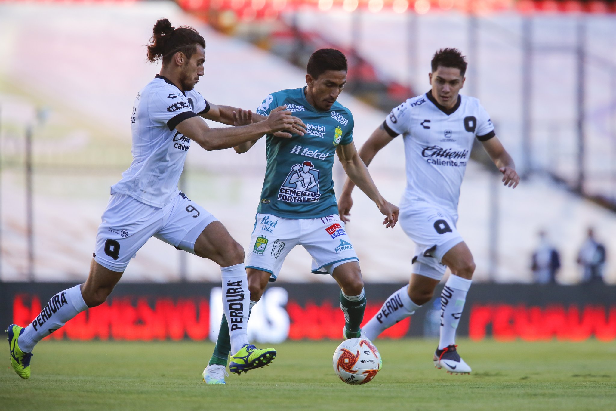 PIERDEN INVICTO EN CASA