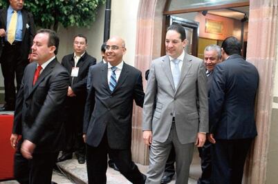 Legisladores priístas avalan a gobernador 