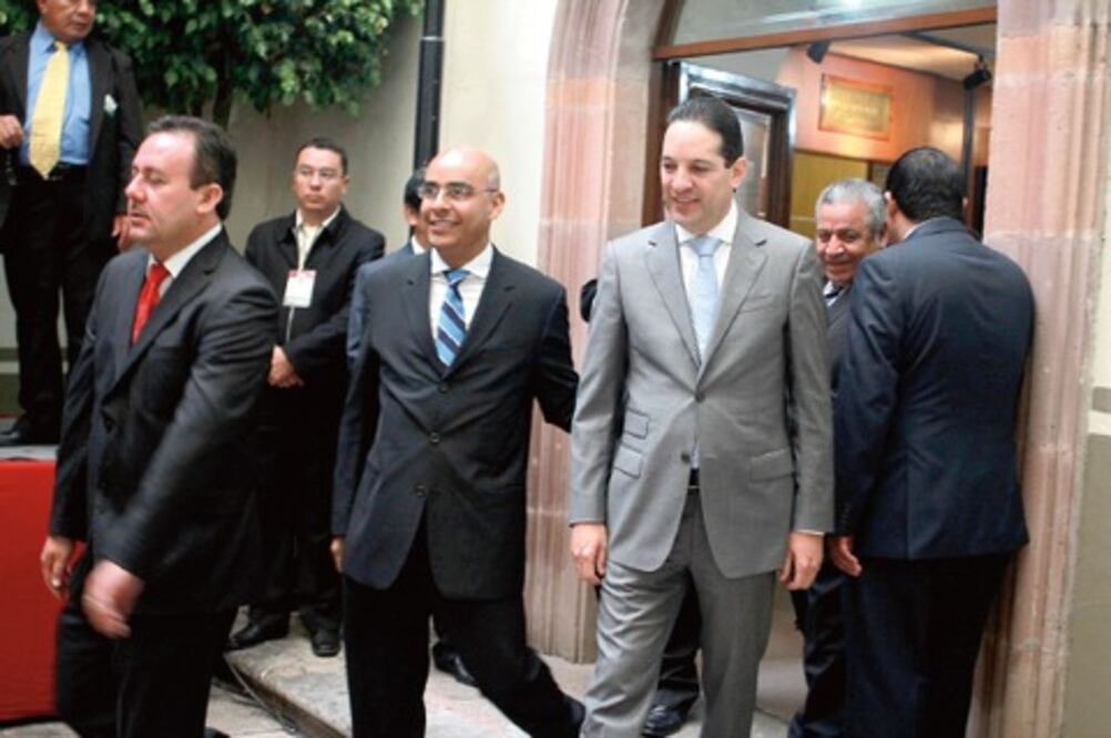 Legisladores priístas avalan a gobernador 