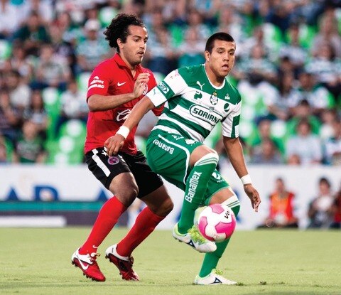 Vibrante empate entre el monarca y el puntero