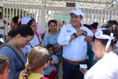 "Nuestros niños y jóvenes tienen el derecho de ejercer una  educación con calidad"  Ernesto Luque