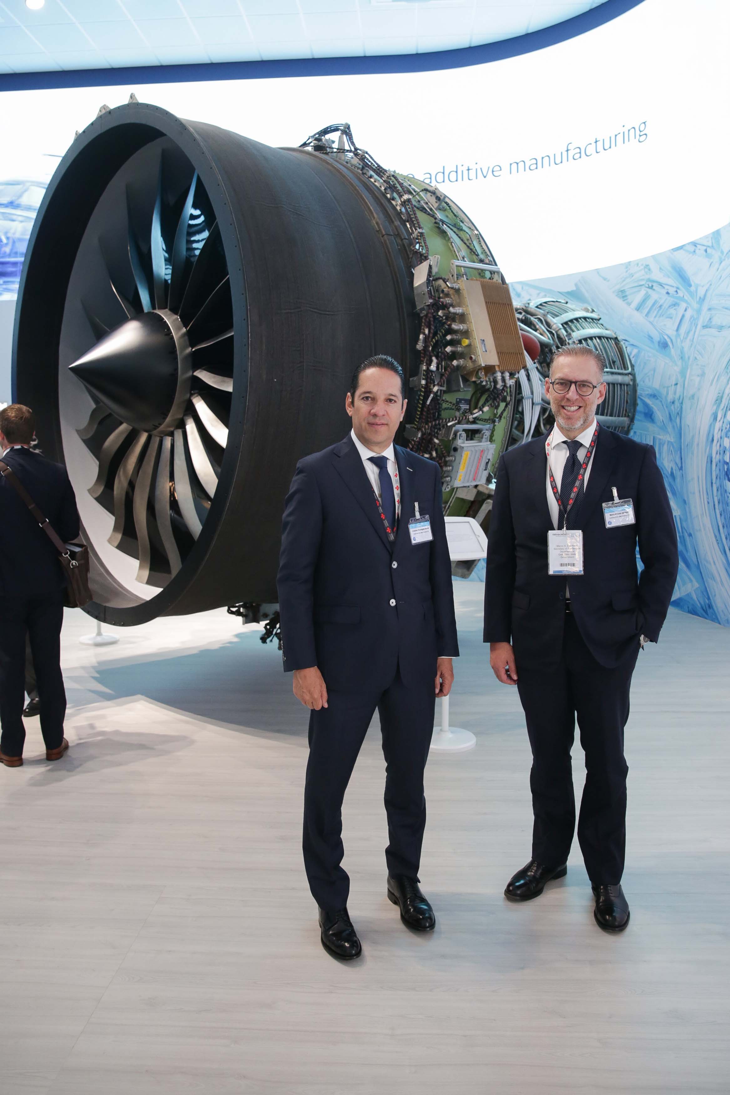 Gobernador prevé cerrar 10 proyectos en Europa