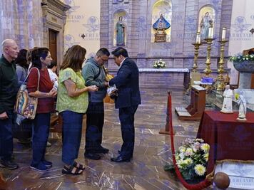 Veneran reliquias de San Juan Pablo II y Santa Teresa de Calcuta