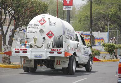 Multan a graseras por pictelear