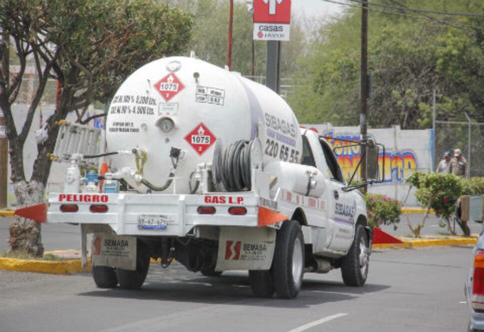 Multan a graseras por pictelear