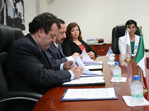 UAQ entrega plazas laborales