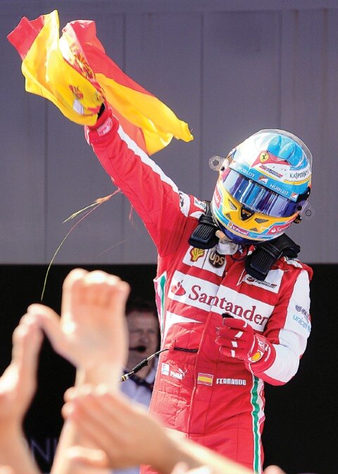 Fernando Alonso vuela en su tierra