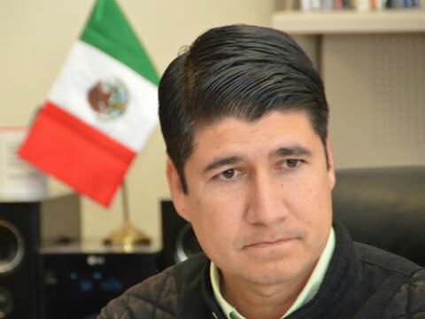 Entregan IVEQ y municipio viviendas