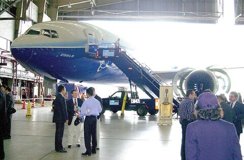 Edifican hangar en centro aeronáutico