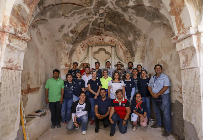 Restauran capillas otomíes de Tolimán 