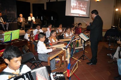 Música de salterio con la Filarmónica