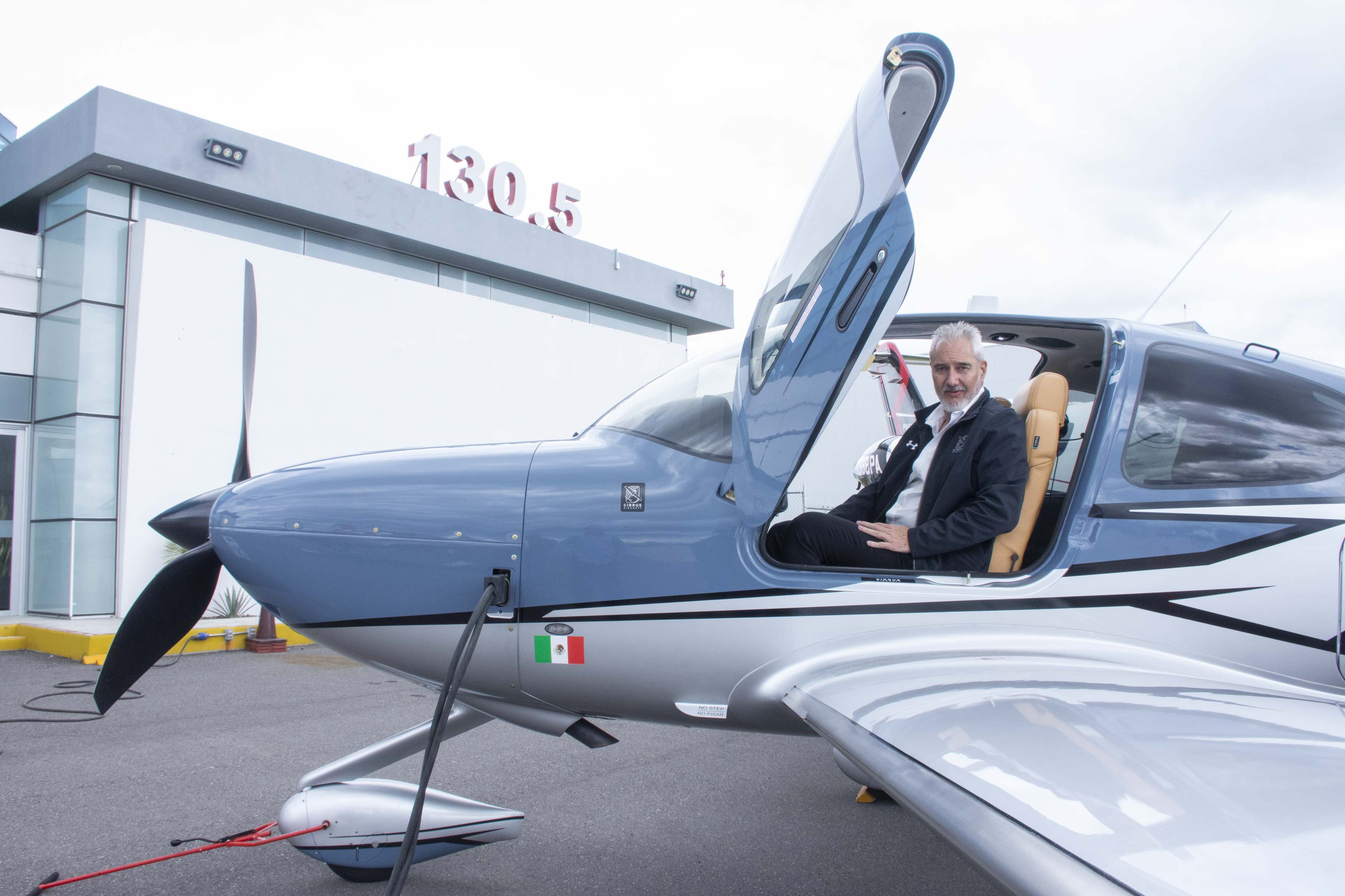 Presentan nueva aeronave para vuelos ejecutivos