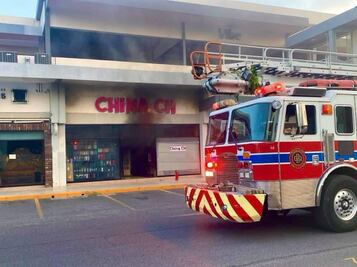 Suspende Protección Civil comercio en Juriquilla tras incendio; no contaba con medidas de seguridad