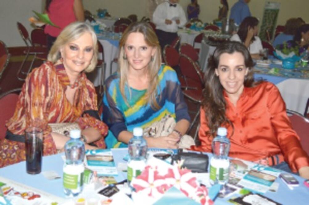 Celebran a través de la moda