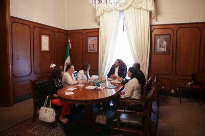 Francisco Domínguez se reúne con representantes del Frente Feminista Nacional