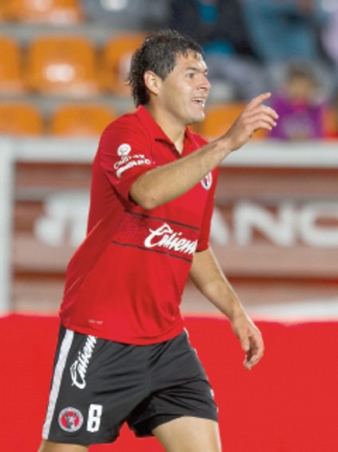 Fichan las Águilas a Pablo Aguilar