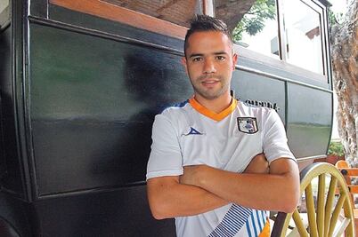 George Corral, Gallos tricolor