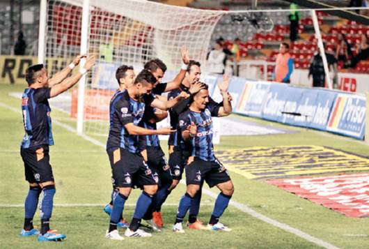 Los Gallos cazan al zorro