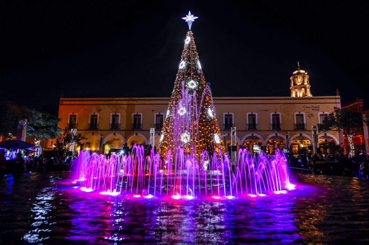 Así se vive ya la Navidad en Querétaro; con arbolitos, luces y pista de hielo
