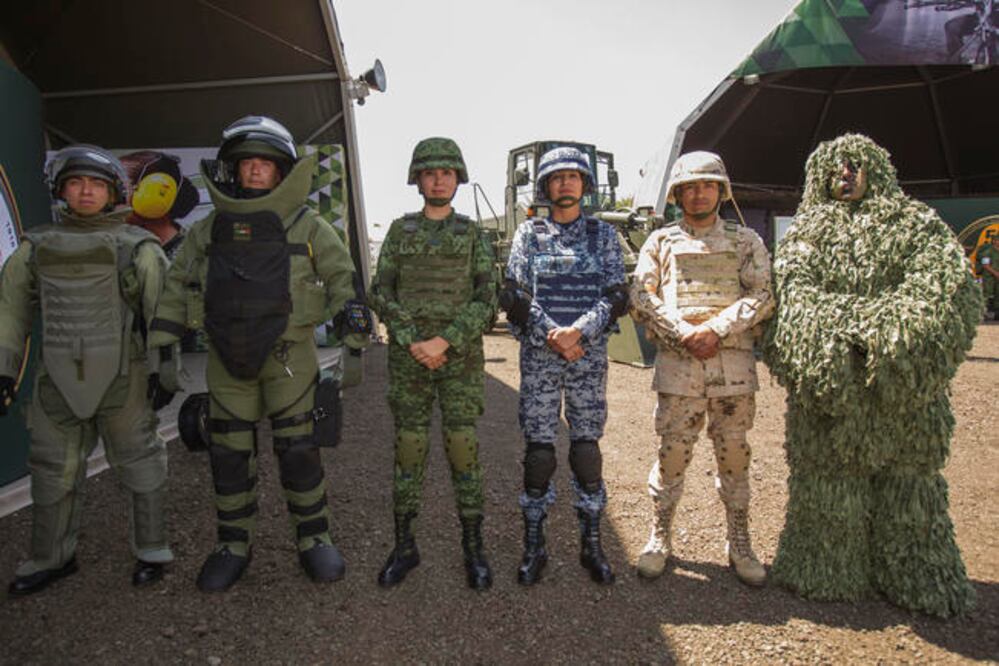 En el Centro de Congresos se aprecian los aditamentos empleados por el ejército y la fuerza aérea.