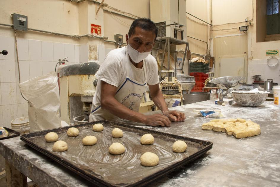 Pan de muerto se aferra a la tradición pese al Covid