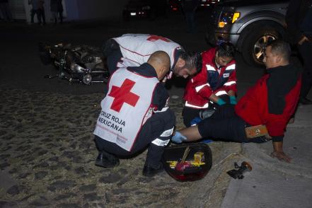 Paramédicos no descansan, reciben el año trabajando 