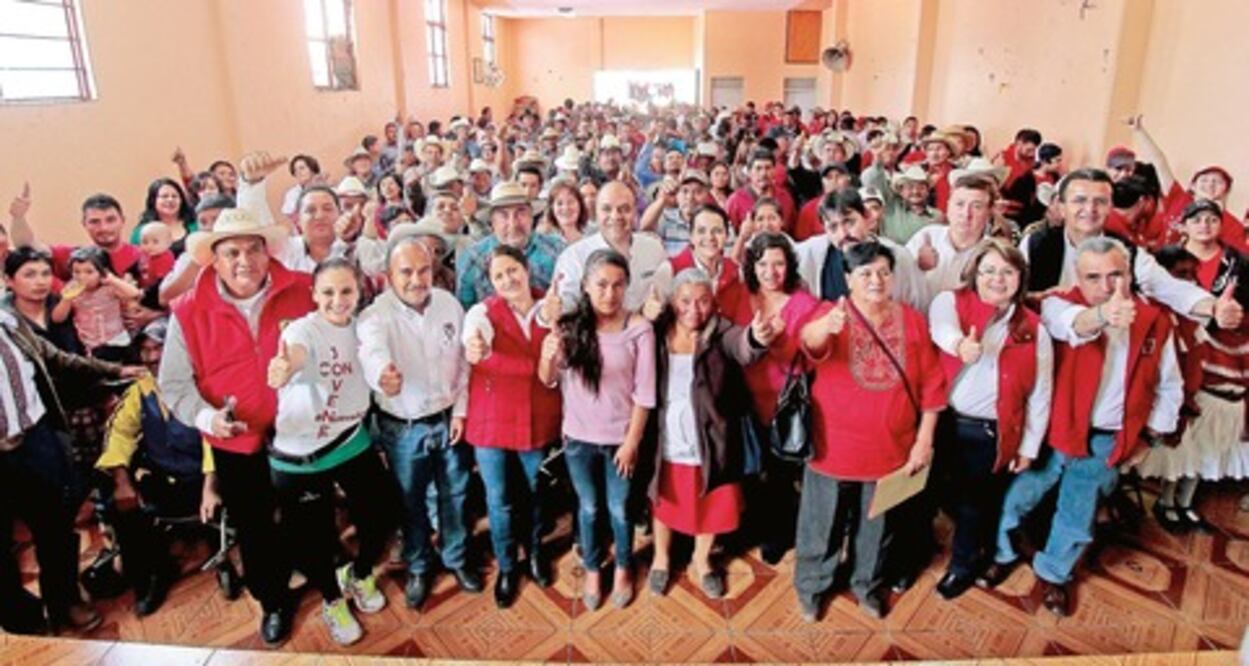 Loyola se concentra con priístas de Amealco