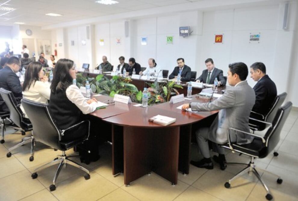 Alistan elección de presidente del IEQ