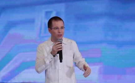 Ante banqueros, cuestionan a Anaya por lavado de dinero y relación con Barreiro