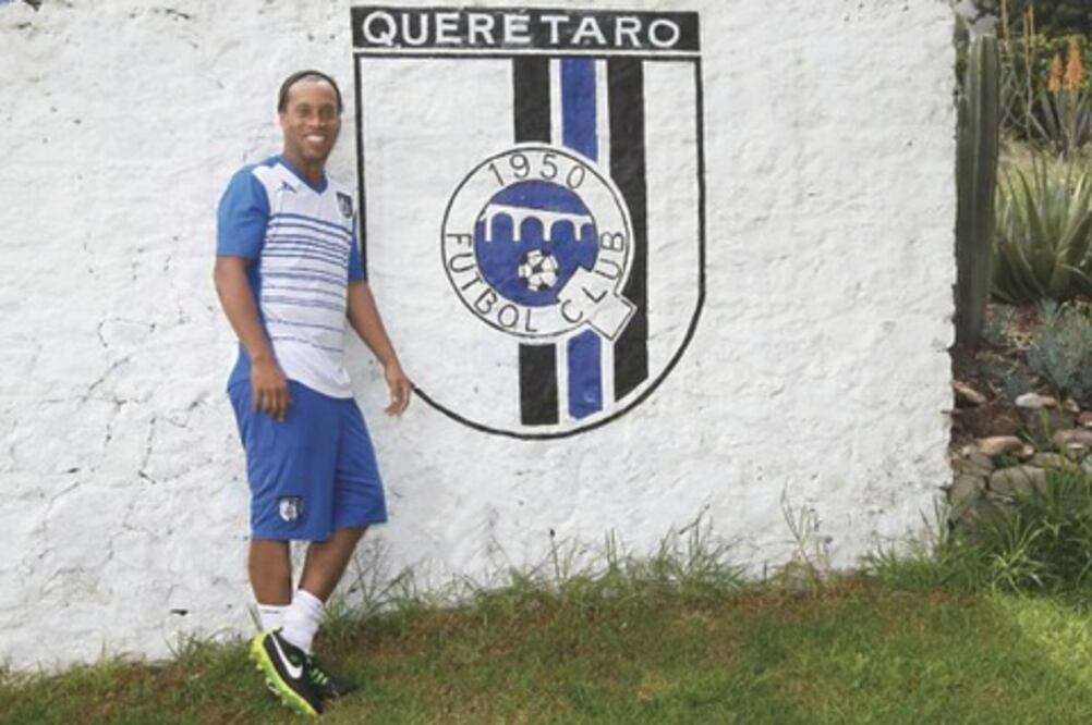 ‘Dinho’ entrena con los Gallos