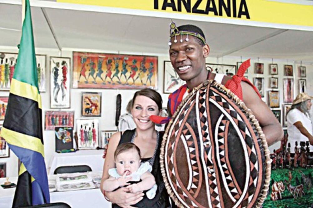 Inauguran festival de países extranjeros