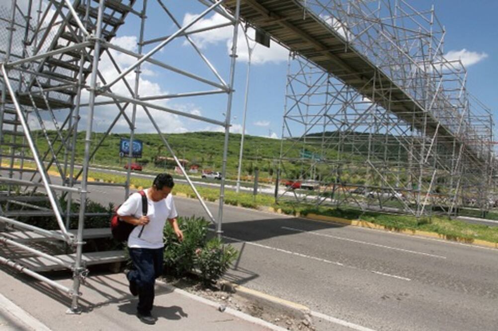 Prevén lanzar licitación para puente peatonal