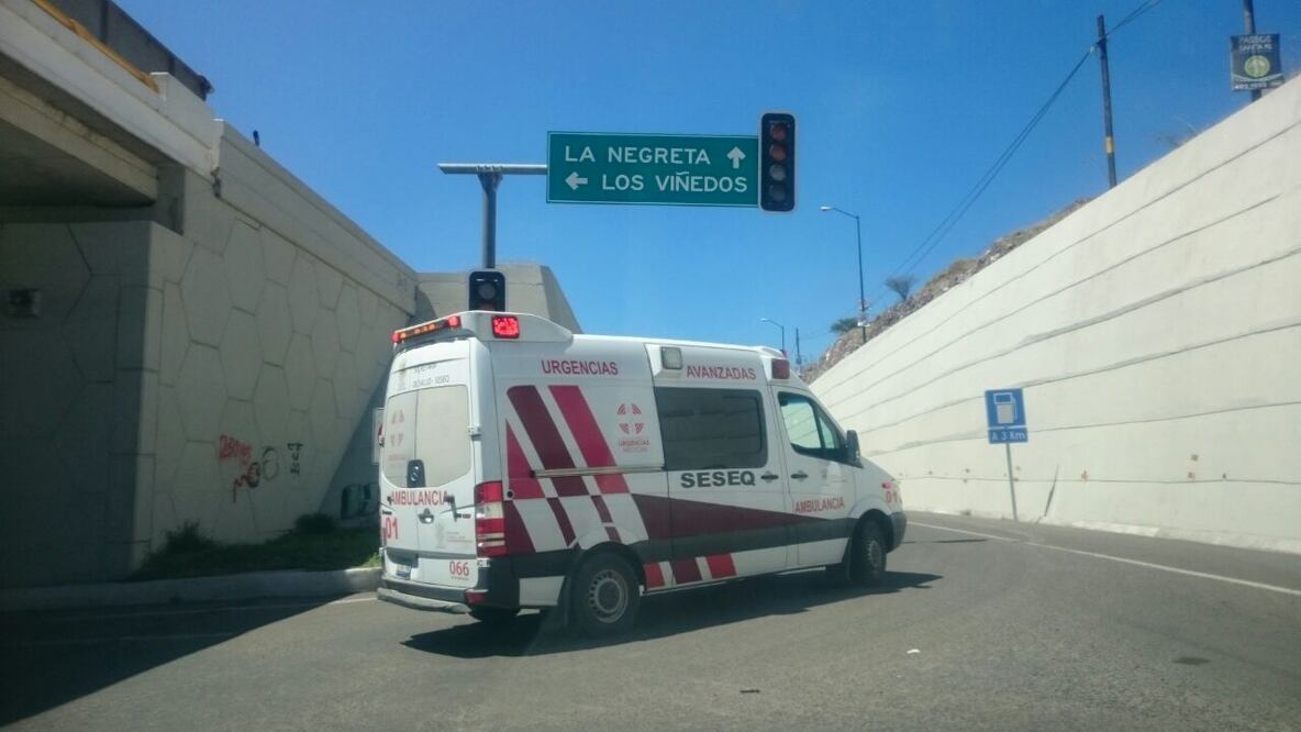 Hombre es atropellado por su tractor