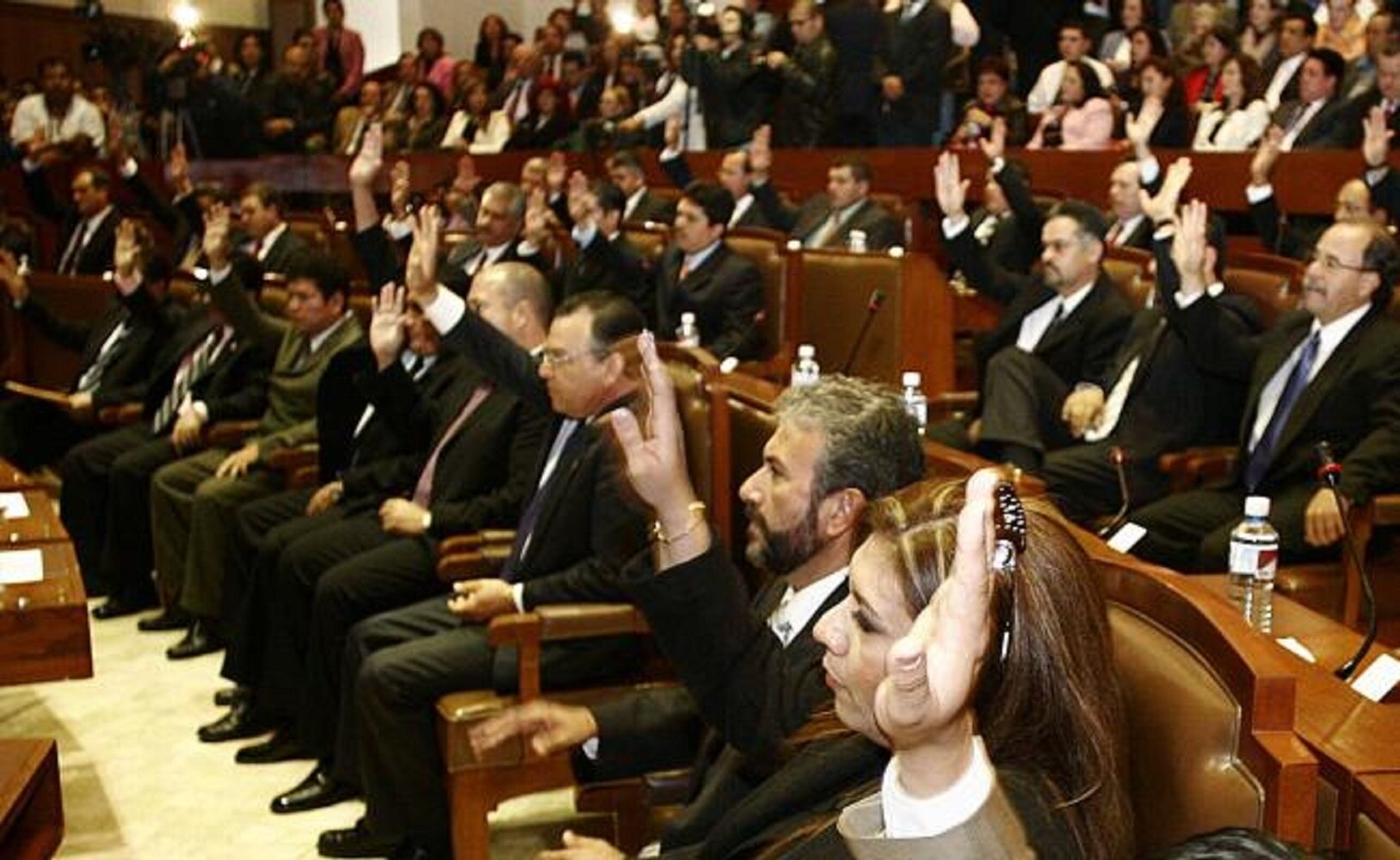 Diputadas ocupan 42% de curules estatales