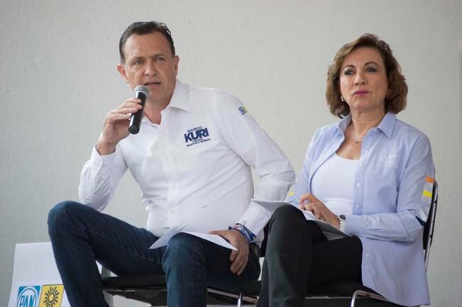 Con la ausencia de los candidatos de Nueva Alianza, se llevó a cabo el foro de aspirantes al Senado de la República en la Universidad del Valle de México (UVM) campus Querétaro. En la imagen, Kuri y Murguía (MITZI OLVERA. EL UNIVERSAL)