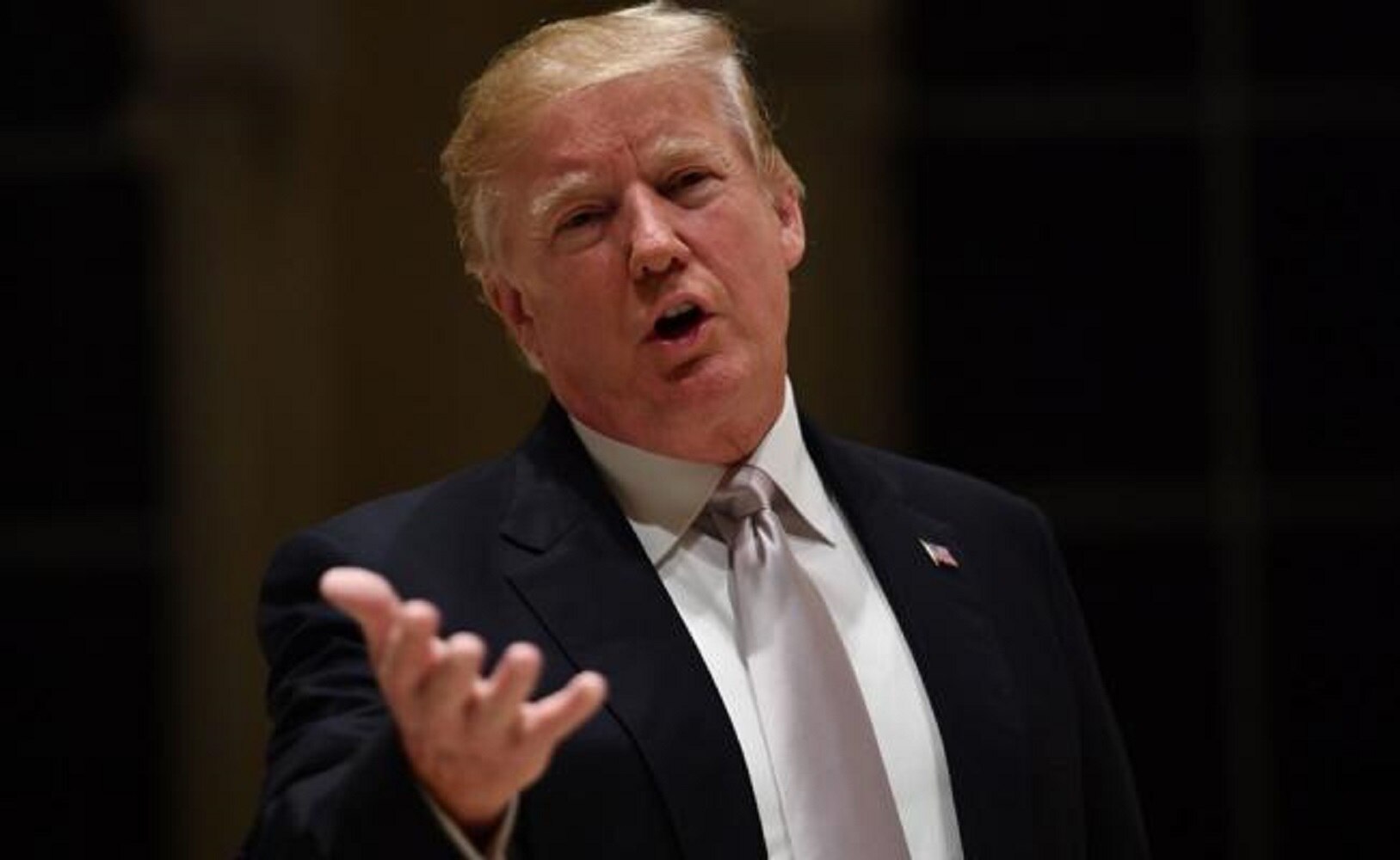 Trump pide más millones para muro fronterizo