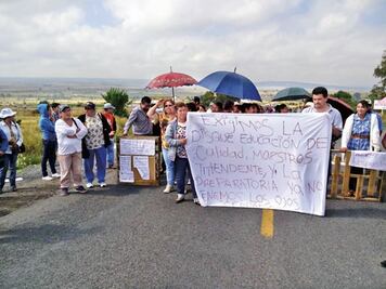 Papás exigen docente para telesecundaria