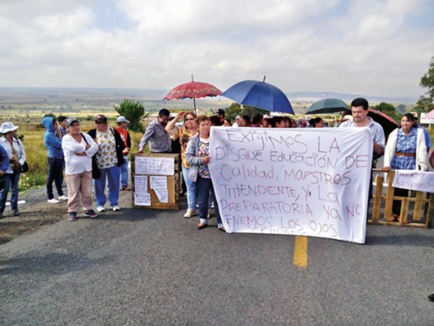 Papás exigen docente para telesecundaria