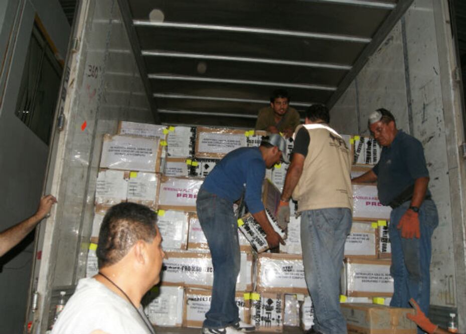 Trasladan paquetes electorales a México